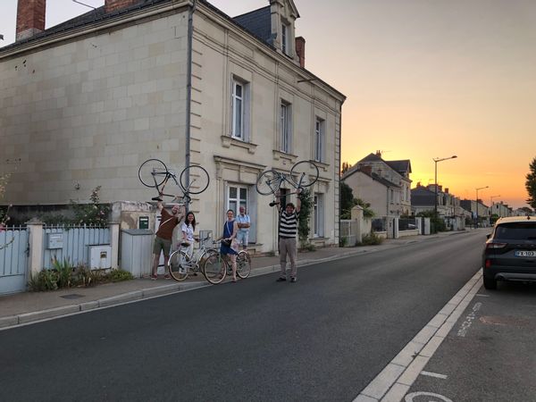 Maison de charme à 2 km du centre de Saumur . 3 chambres avec wc et salle de bain Grande terrasse