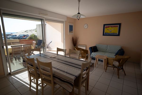 Bel appartement lumineux avec terrasse face à la mer