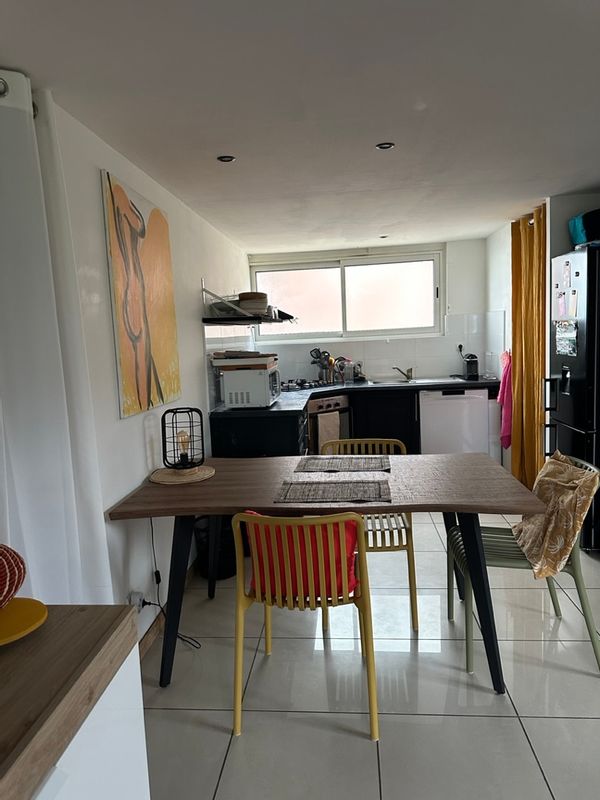 Appartement calme pour 2 personnes avec jolie vue à Saint-Leu.