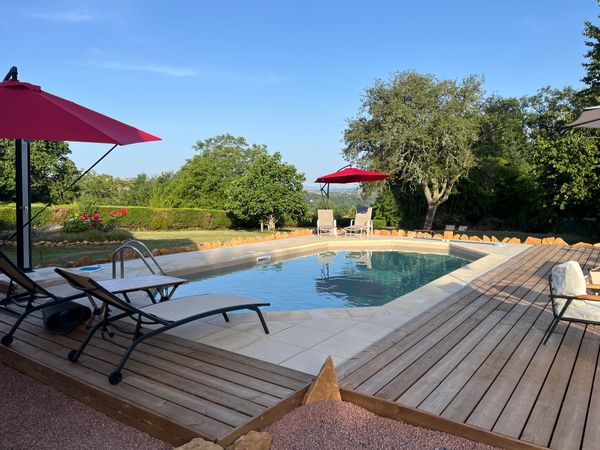 Maison en pierre de bourgogne sud, avec piscine.