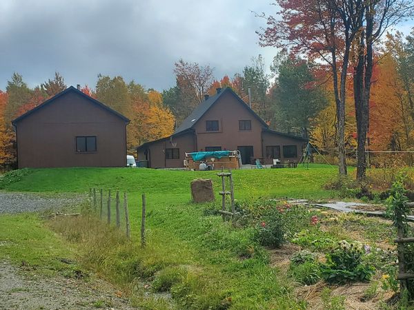 Farm house sur notre terre à bois