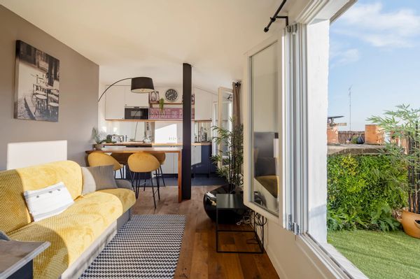 Petit cocon à Montmartre, au 7ème avec ascenseur avec une vue splendide depuis sa terrasse de 20m2!