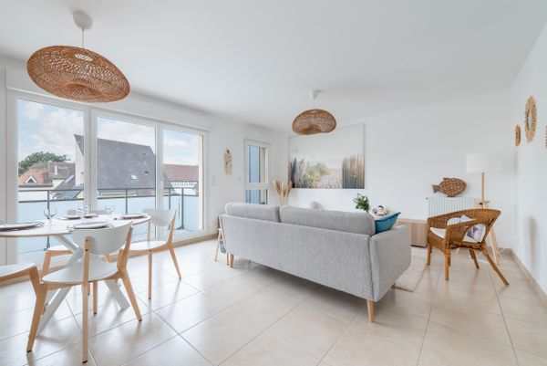 Appartement vue mer depuis votre lit et du balcon pour 4 personnes sur la Côte de Nacre. 2 parkings.