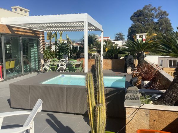 Appart.exposé Sud,vue mer,sur terrasse 100m2 ,mini piscine  3 chambres,2 S.de B.douche italienne