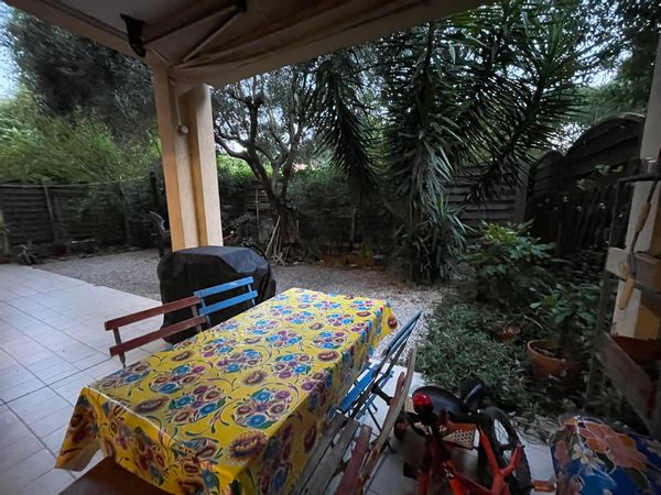 Appartement 2 chambres et piscine résidentiel sur la Côte d’Azur.