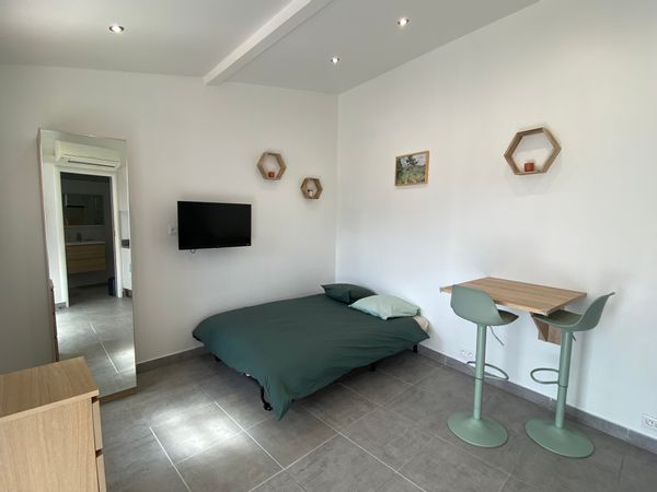 Studio indépendant dans village provençal!