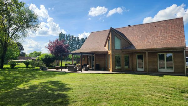 "La maison en  bois d'Hervé et Martine à la campagne"