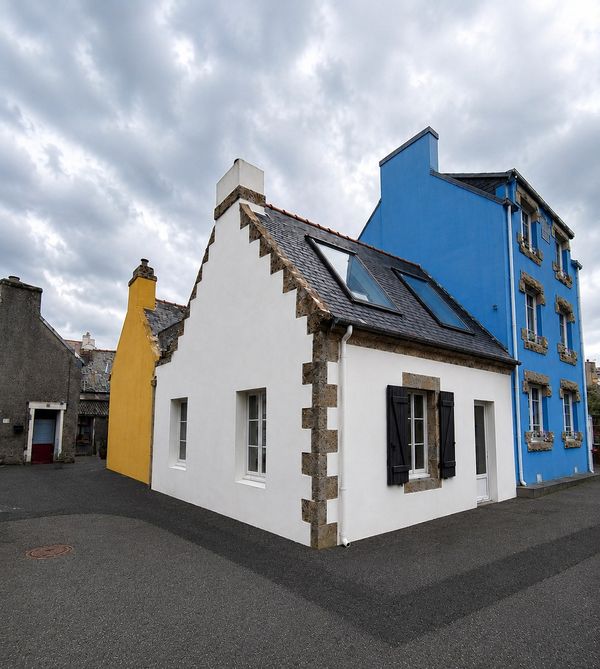 Maison en pierre près de la plage