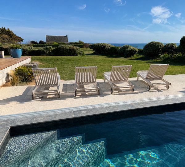 Maison de vacances « Kerou  Plage»  Vue mer et  plage  à 50 m par le sentier côtier, piscine privée