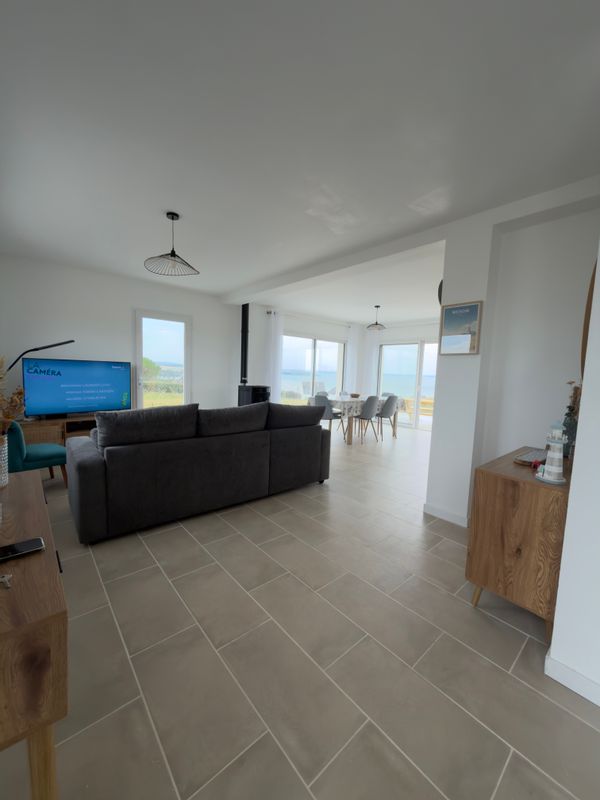 La maison de Aya offre une vue exceptionnelle sur la plage de Pentrez !
