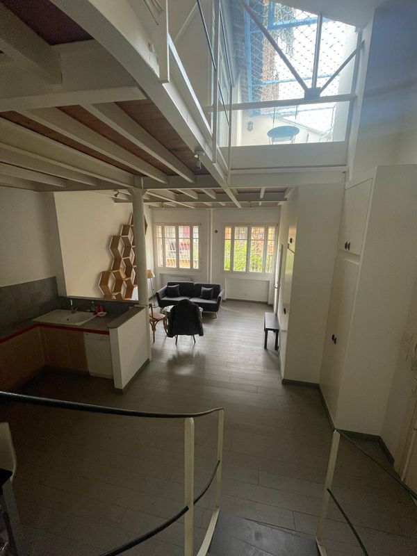 Chambre dans un duplex d'architectes au coeur de Noailles