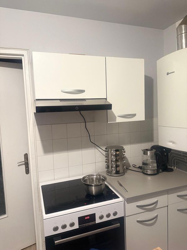 Apartment est très spacieuse, avec quatre chambres et un salon.