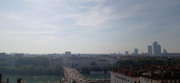 Appartement 2 chambres sur les pentes de Croix-rousse (Lyon), vue dégagée sur le Rhône les Alpes.
