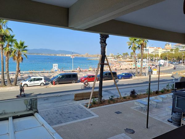 la mer et le triangle d 'or devant la maison