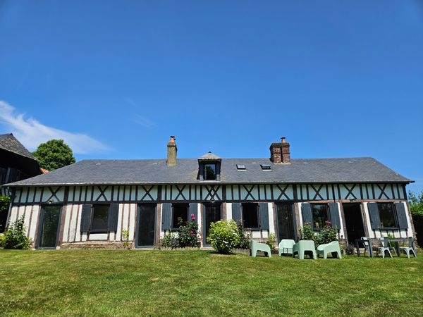 Belle longère normande à 13km de la mer avec terrain de pétanque,  un grand jardin et 2 cheminées