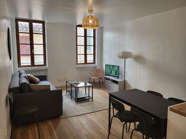 Lumineux T3 refait à neuf dans le Vieux Toulon