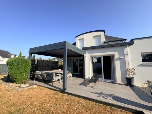 Maison moderne avec spa & pergola, entre mer et campagne bretonne