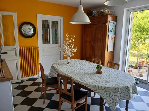 grande maison avec jardin