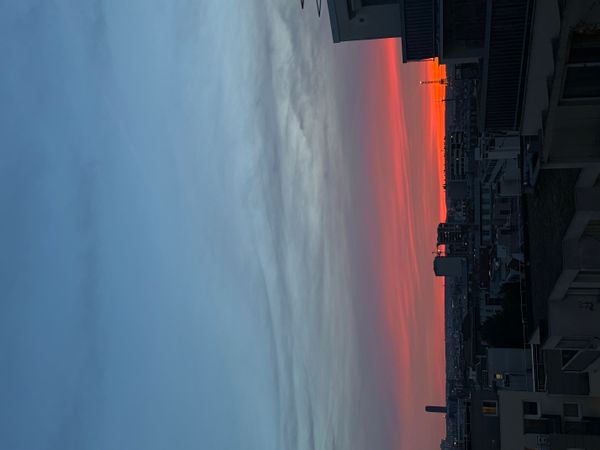 Appartement très lumineux avec vue sur tout Paris. Niché au 5e étage dans le quartier de Belleville