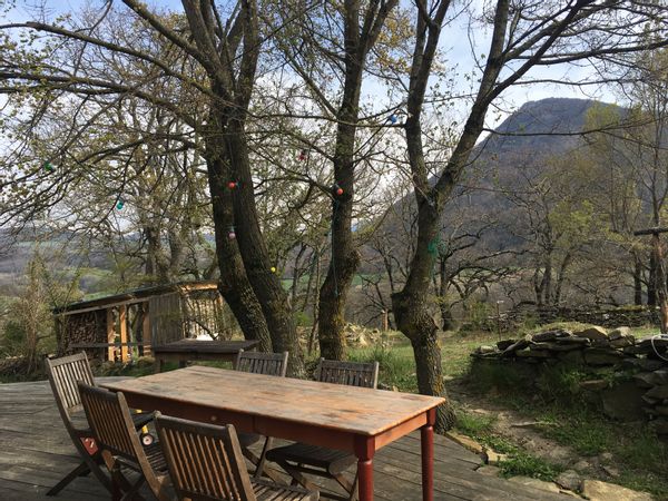 yourte contemporaine tout confort en pleine nature