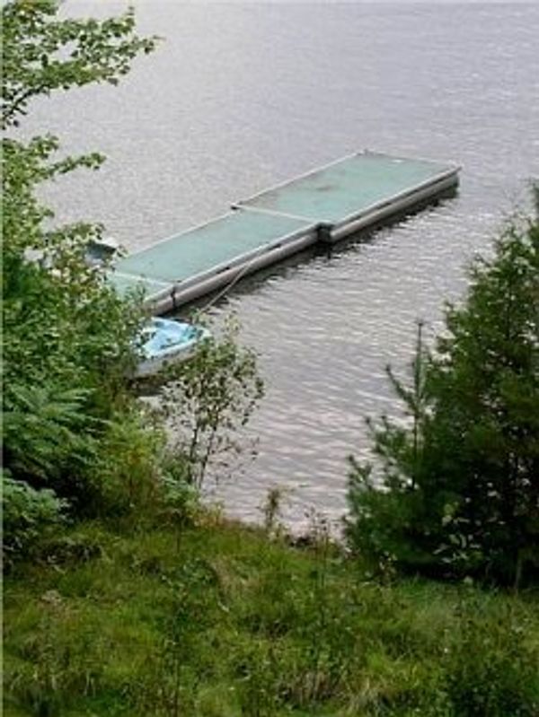 Le Chalet des Doyon est sur le bord du magnifique Lac Massawippi, à 1 km du village d'Ayer's Cliff.