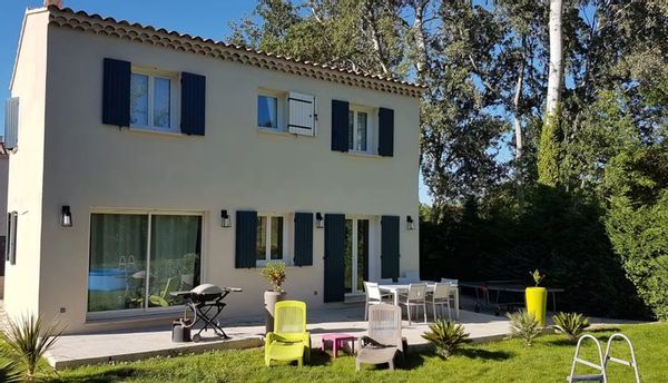 Maison avec jardin et climatisation, 15 minutes d'Avignon