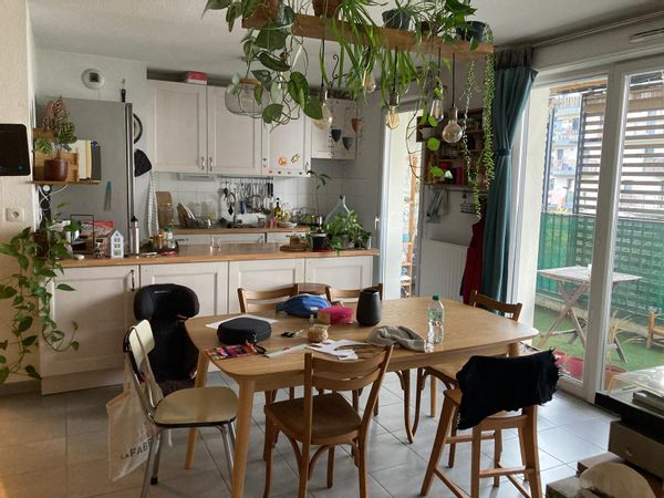 Appartement spacieux et lumineux avec balcon