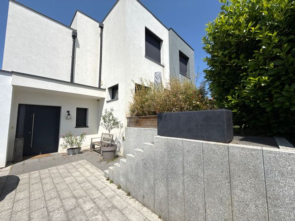 La maison de Jonathan « Maison de charme contemporaine au sein d’un quartier résidentiel récent »