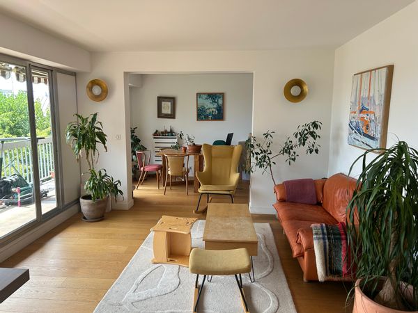 Appartement familial avec terrasse et vue sur les toits de Paris et très calme au coeur du 10ème