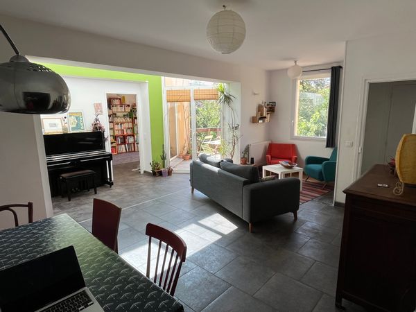 Maison de ville avec jardin à proximité du centre ville