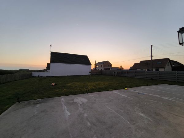 Bienvenue dans notre maison familiale à Denneville, sur la Côte des Isles, en Normandie.