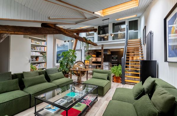 Le duplex dans un immeuble du 16ème siècle de Pierre-Louis et Alma
