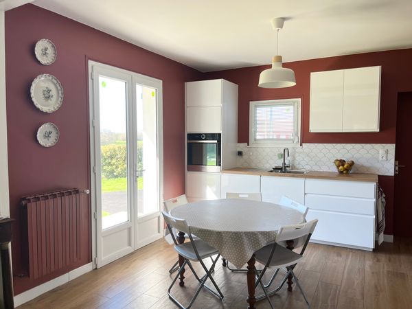 Maison paisible au abord d’une forêt