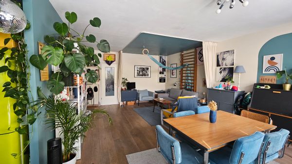 Chambre bleue dans un appartement