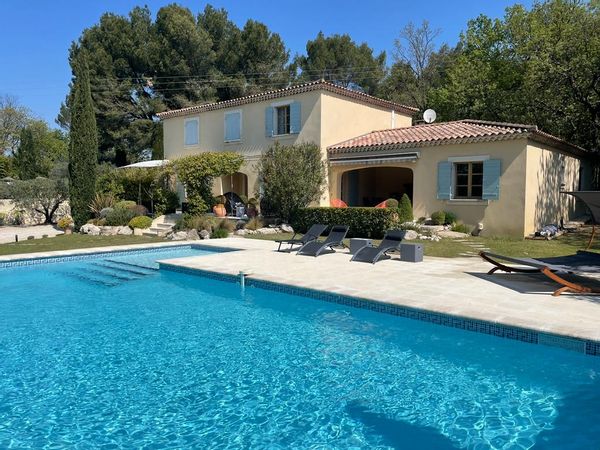 Bastide provençale d'exception: grande piscine, douceur de vivre au pied des dentelles de Motmirail