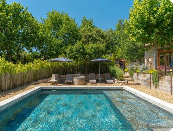 La maison de Lydie "Le Petit Écureuil" est une location de vacances située au cœur du Luberon.