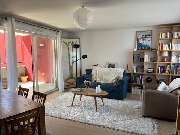 Bel appartement traversant, environnement paisible, lumineux, esprit campagne prés de la ville.