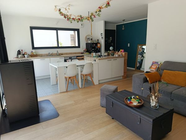 Petite maison, cosy et fonctionnelle, a proximité de nombreux sites et activités à découvrir.