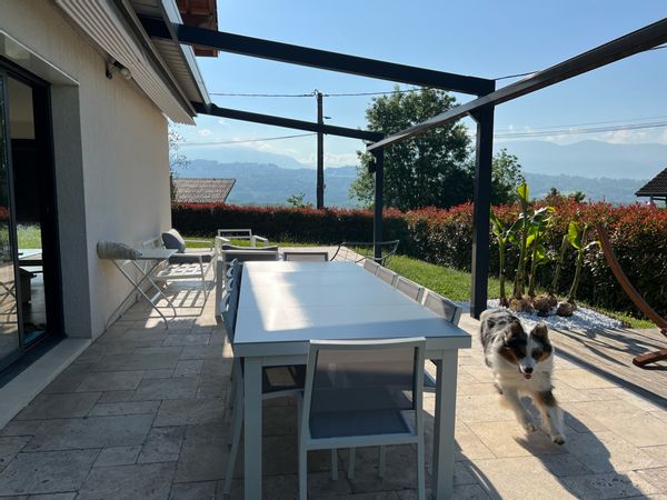 Quartier calme, terrasse, piscine, jacuzzi, terrain de pétanque, cuisine extérieure, vue dégagée