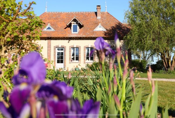 Maison de famille dans un écrin de verdure - au calme avec grand jardin – idéale avec enfants