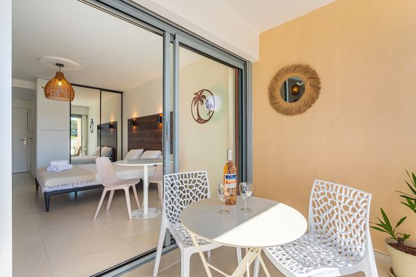 Studio Standing - 2 Personnes & Terrasse situé à 300 mètres des Plages