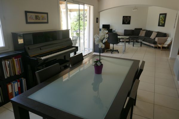Maison avec piscine à 15 min d'Avignon et 5 min du Pont du Gard