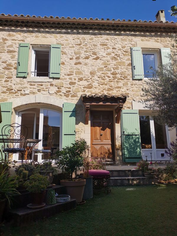 CHARMANTE MAISON DE VILLAGE AVEC JARDINET ET PETITE PISCINE