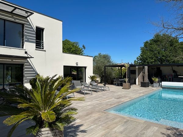 Villa avec piscine tout près de Bordeaux, France