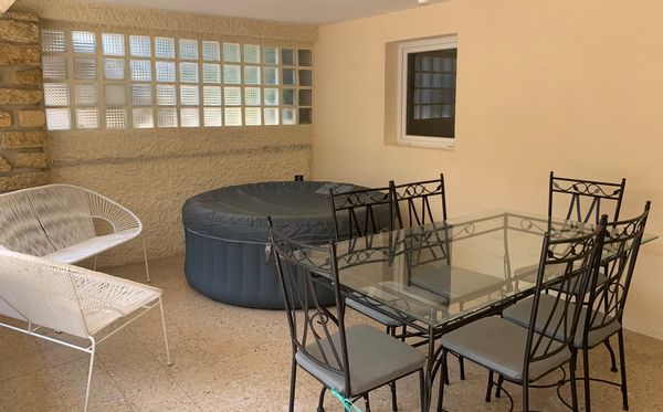 Ravissant logement avec jacuzzi en extérieur