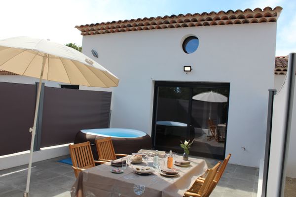 Logement Moderne pour maximum 5 personnes avec grande terrasse (2 espaces nuits)