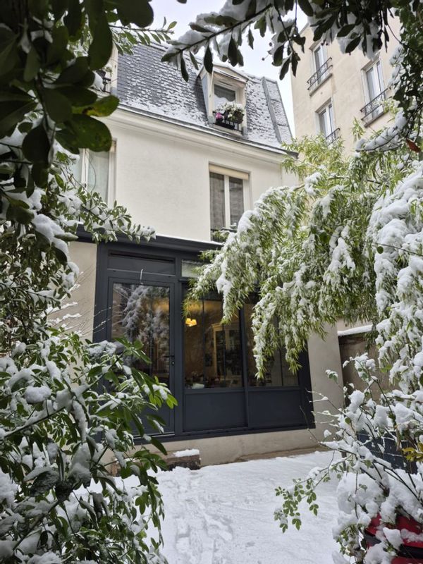 Maison parisienne climatisée avec jardin
