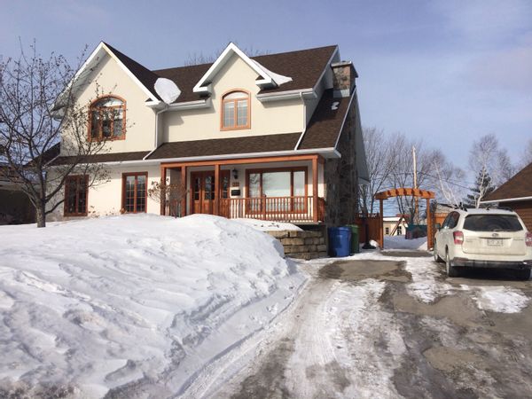 Maison canadienne pour les amoureux du plein air