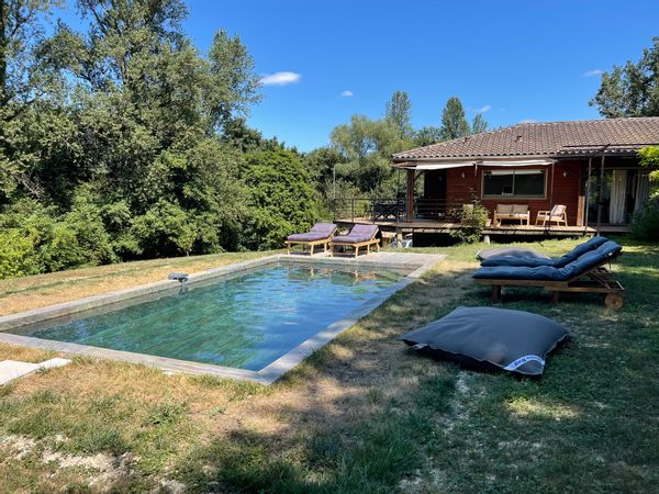 Belle maison avec piscine au coeur d'une clairière