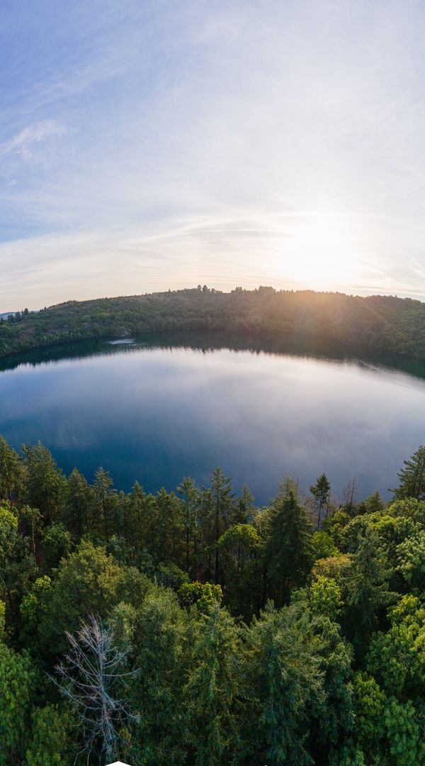 Explorez l’Auvergne : volcans, lacs et grands espaces Auvergne Nature: Volcanoes, Lakes, Wide Spaces